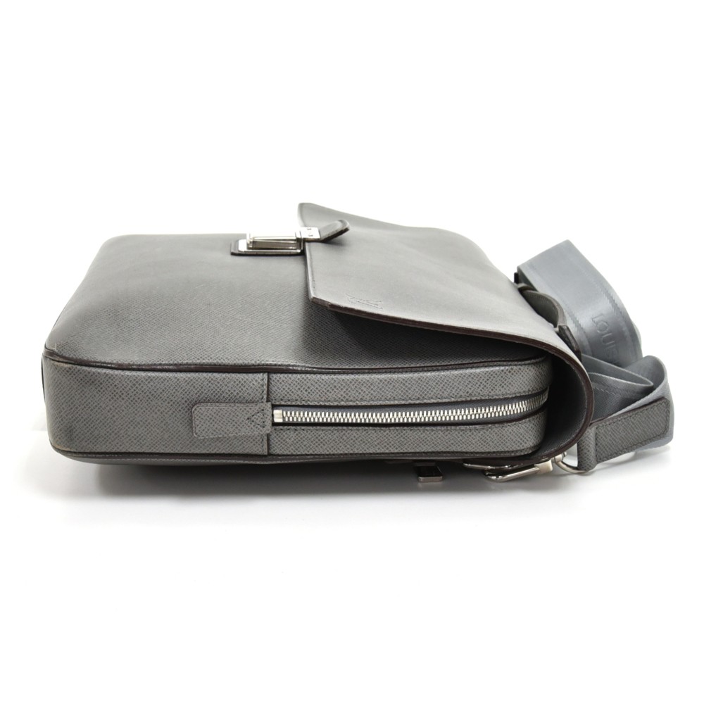 Authentic Louis Vuitton Vassili GM Gray Taiga Leather Briefcase