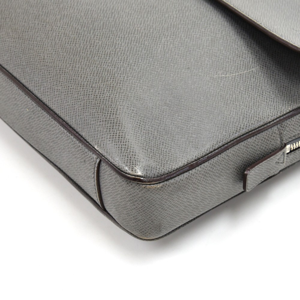Louis Vuitton Glacier Grey Taiga Leather Vassili PM Messenger Bag – ASC  Resale