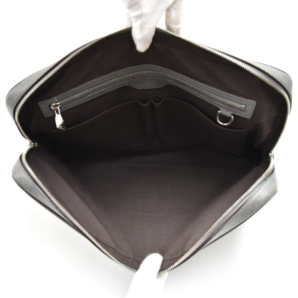Louis Vuitton Glacier Grey Taiga Leather Vassili PM Messenger Bag rt. $3,  300 For Sale at 1stDibs