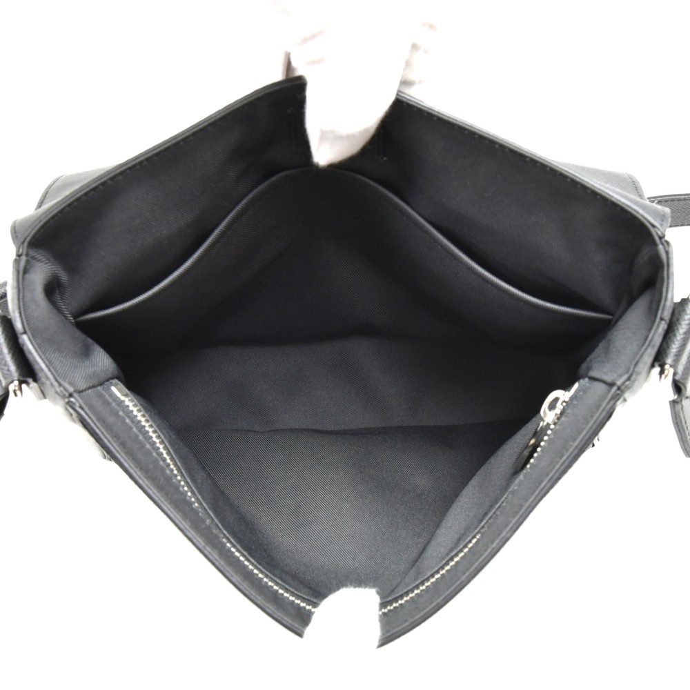 Authenticated Used Louis Vuitton LOUIS VUITTON Roman PM Shoulder Bag Taiga  Leather Artoise Black M32726 