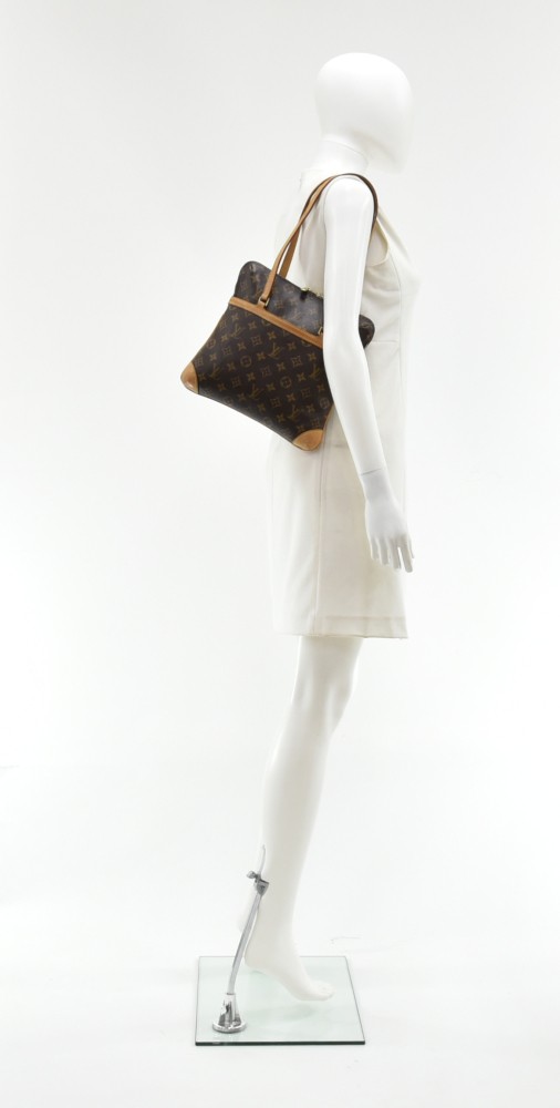 Louis Vuitton Monogram Coussin GM Flat Shoulder bag 98lv50