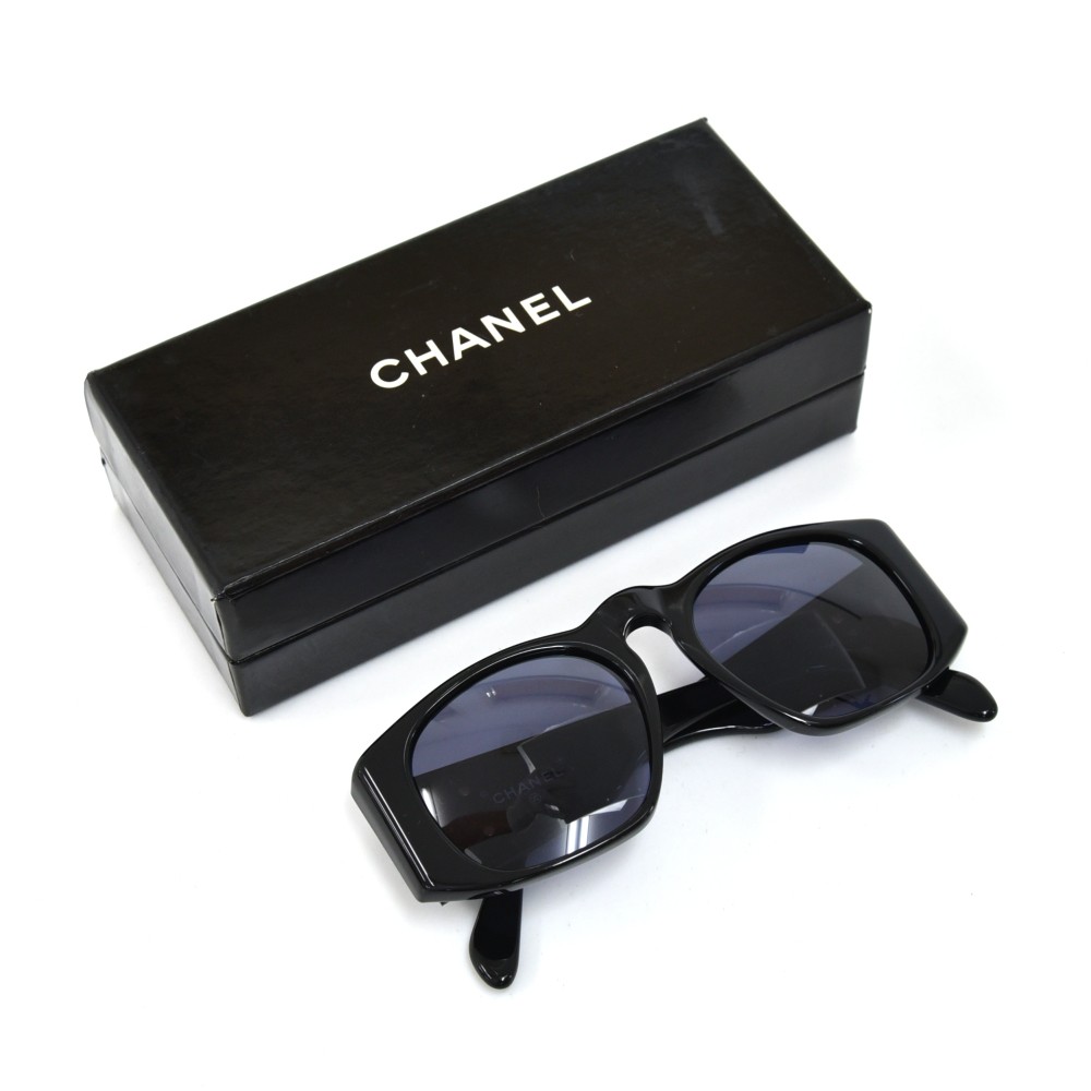 Chanel Vintage Chanel 0004 10 Bracket Shaped Black with Gold Logo