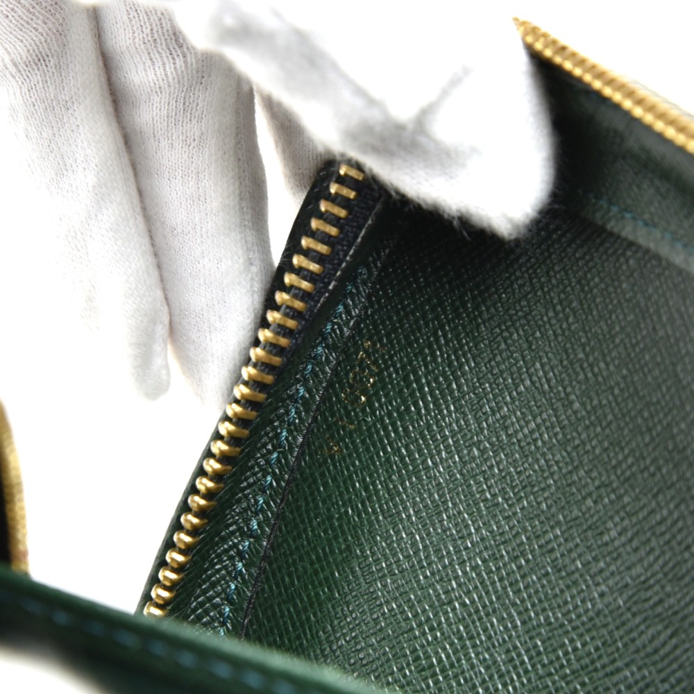Louis Vuitton Pochette Baikal 234724 Green Taiga Leather Wristlet