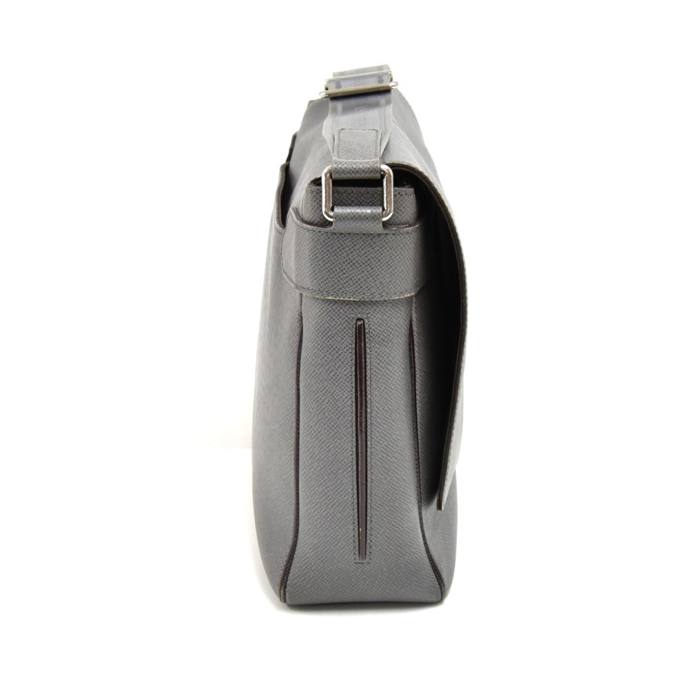) Authentic Louis Vuitton EPI Leather Grey Gris Gori M30237 Messenger  Bag