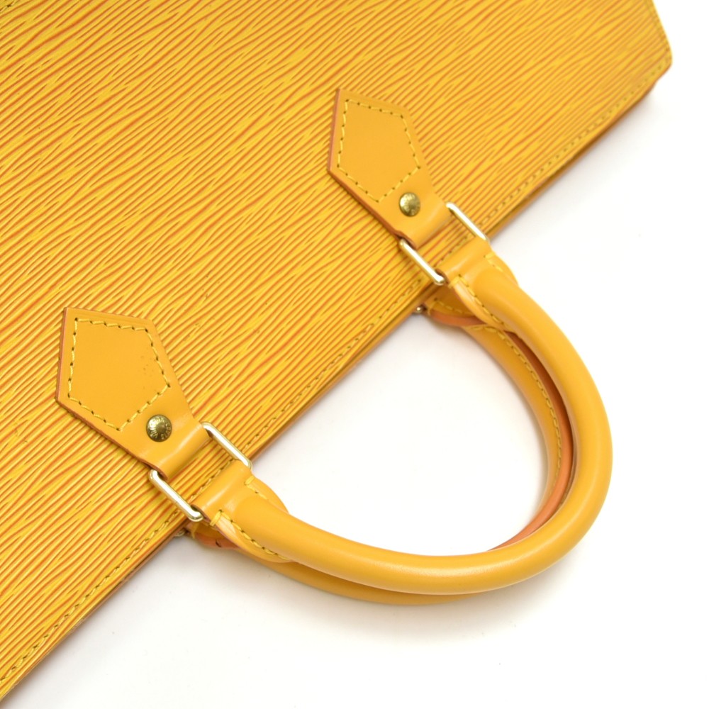 Louis Vuitton - Authenticated Triangle Handbag - Leather Yellow Plain for Women, Very Good Condition