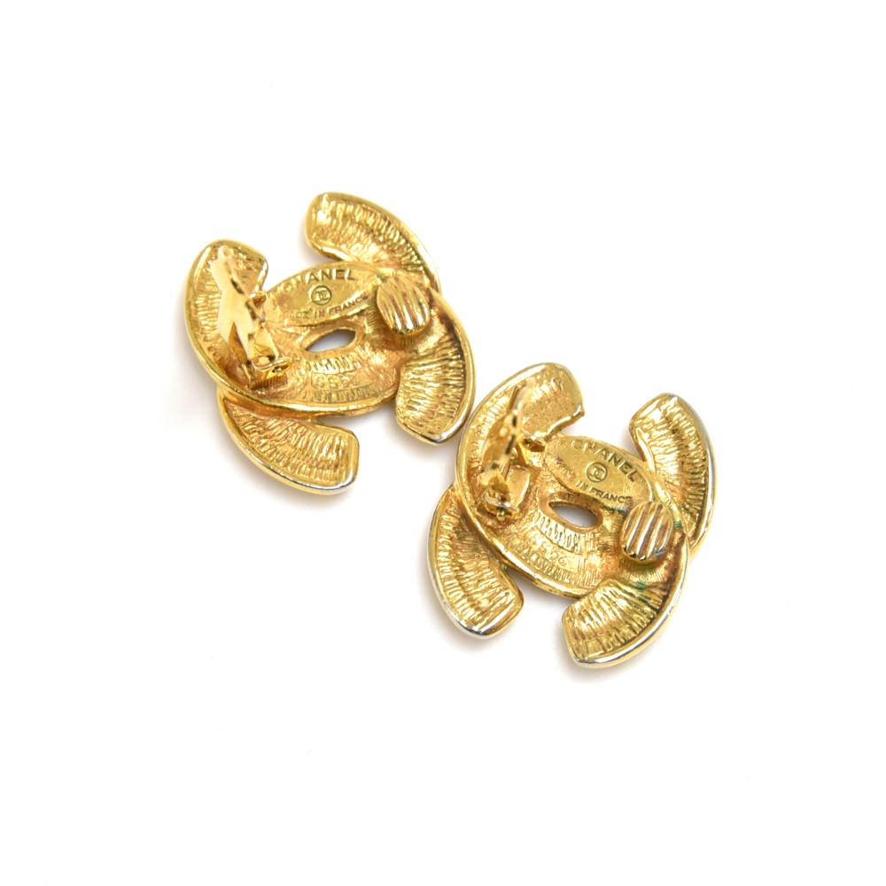 Vintage Chanel Earrings Coco Chanel CC Logo Twist Round Clip On – Timeless  Vintage Company