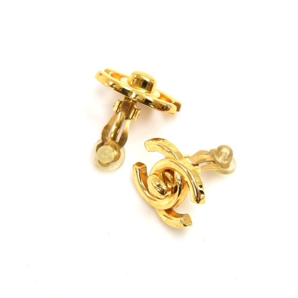 NIB Chanel CC Logo Cursive Signature Gold Tone Ear Crawler Cuff Clip  Earrings