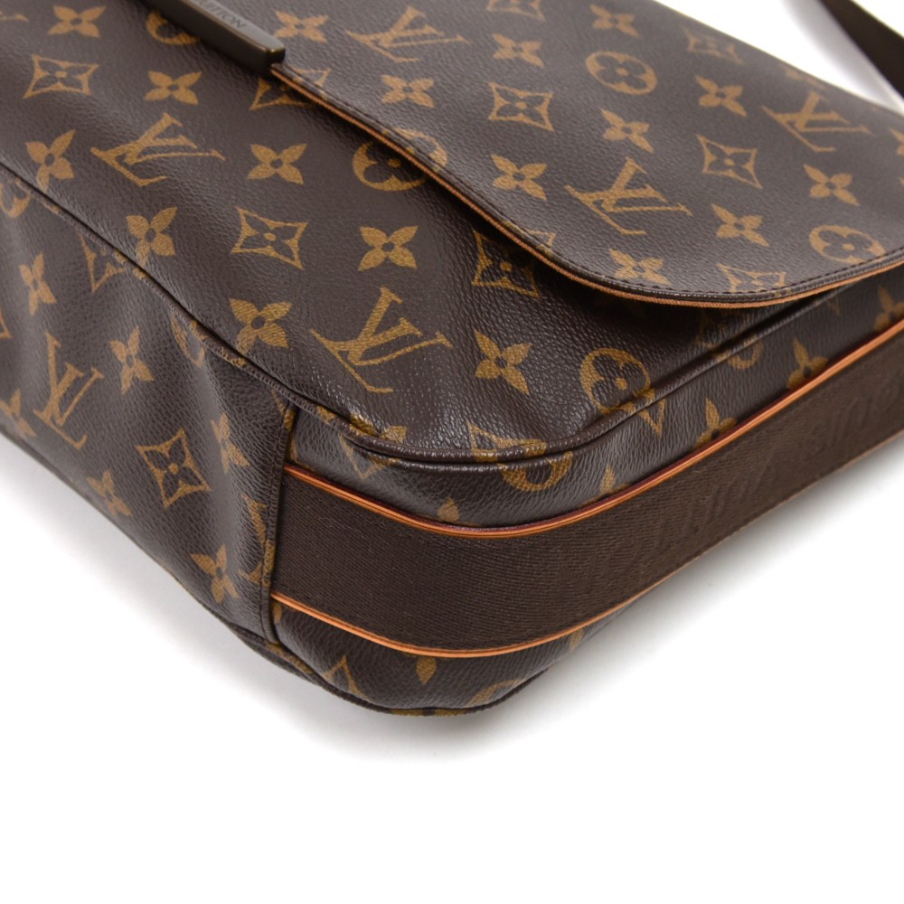 Louis Vuitton Beaubourg MM Monogram Canvas Shoulder Bag