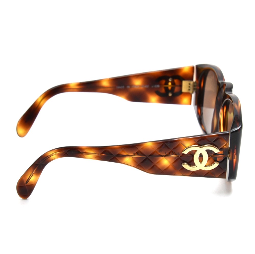 Chanel Vintage Chanel Quilted Tortoise Shell & Gold CC Logo