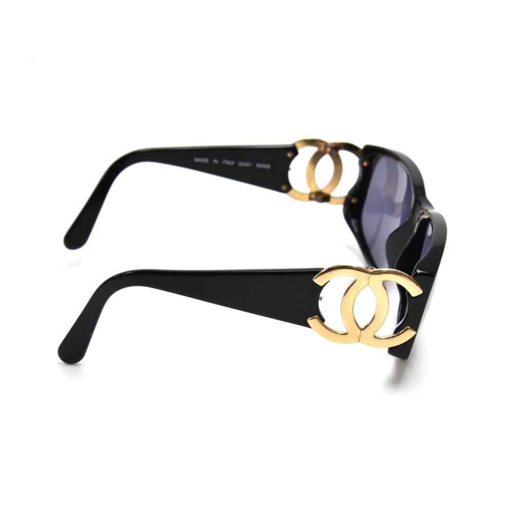Chanel Vintage Chanel Black with Large Gold CC Logo Sunglasses -02461 ...