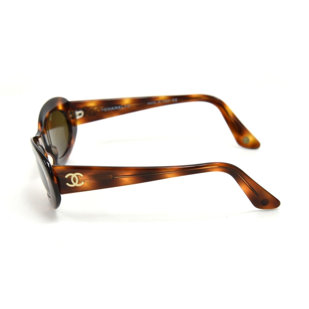 Countryside Persona Tage med Chanel Vintage Chanel Oval Cat Eye Gold CC Logo Tortoise Shell Style ...