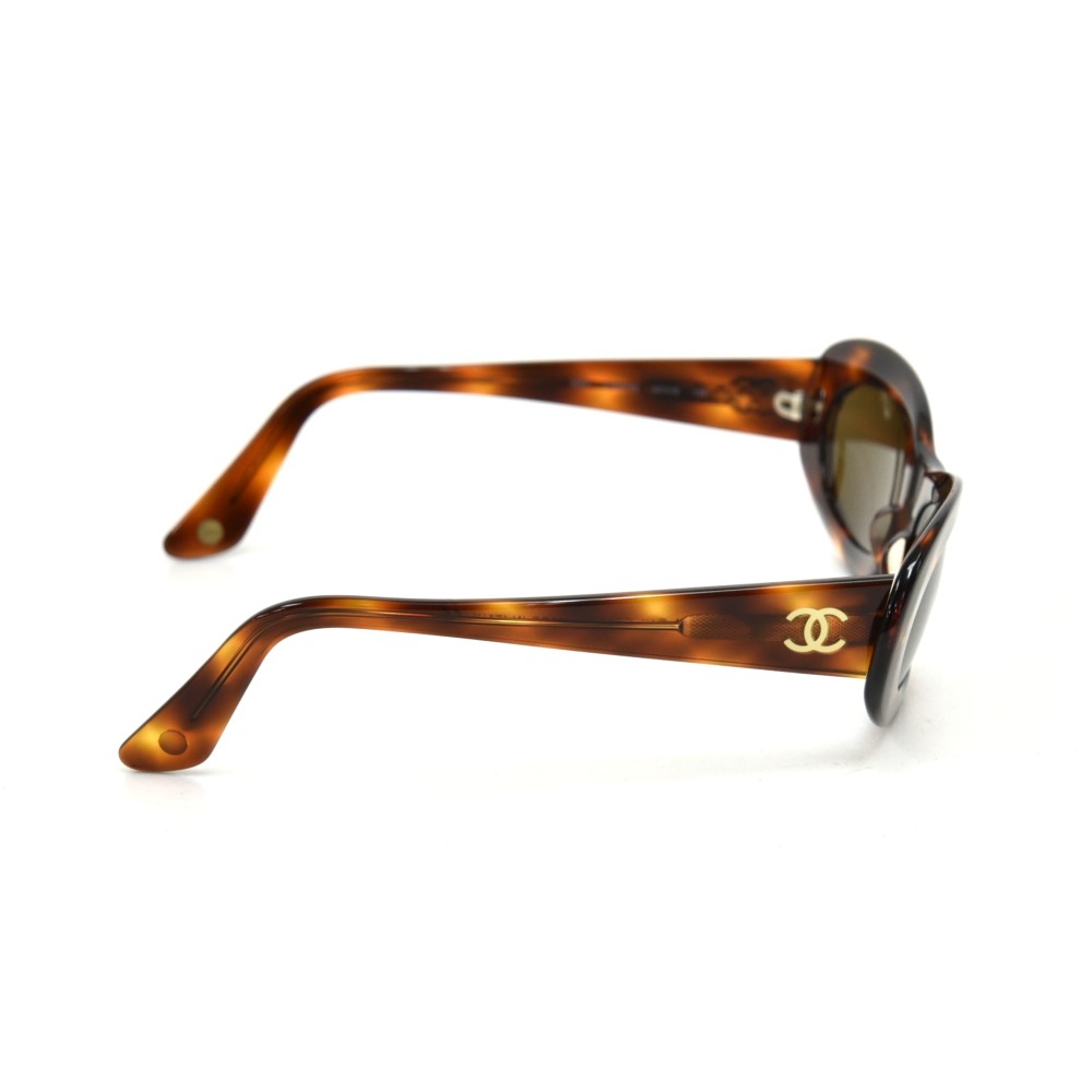 Shop CHANEL 2023-24FW Cat Eye Sunglasses (A71550 X22001 S3005) by HeartDeli
