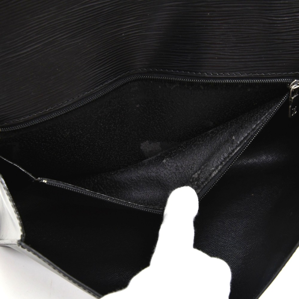 Vintage Louis Vuitton black epi mod clutch purse, shoulder bag with a –  eNdApPi ***where you can find your favorite designer vintages..authentic,  affordable, and lovable.