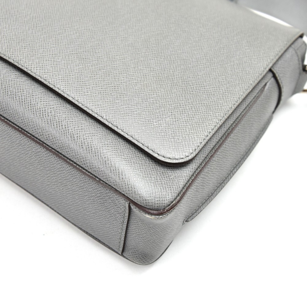 Messenger monogram pm titanium leather satchel Louis Vuitton Grey in  Leather - 27774469