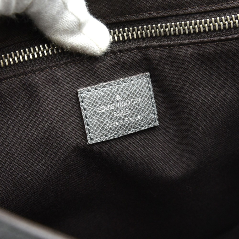 LOUIS VUITTON Authentic Men's Taigarama Bum Bag Gray Zipper Leather