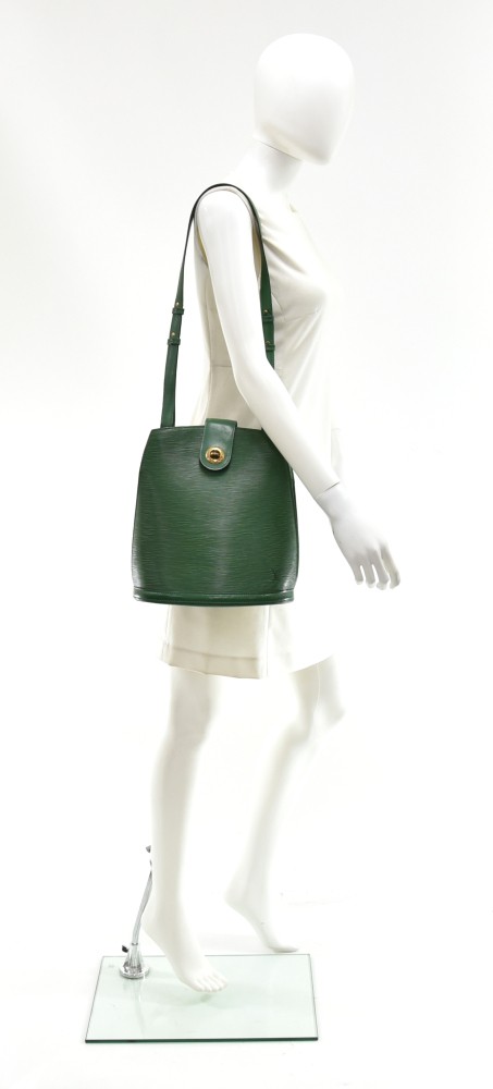 Pre-loved Louis Vuitton Cluny Vintage EPI Leather Shoulderbag Green –  Vintage Muse Adelaide
