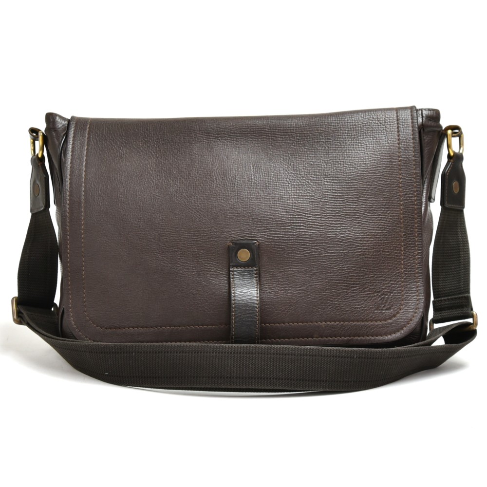 Louis Vuitton, Bags, Louis Vuitton Utah Yuma Shoulder Bag Pochette Calf  Leather Cafe Dark Brown Tea M