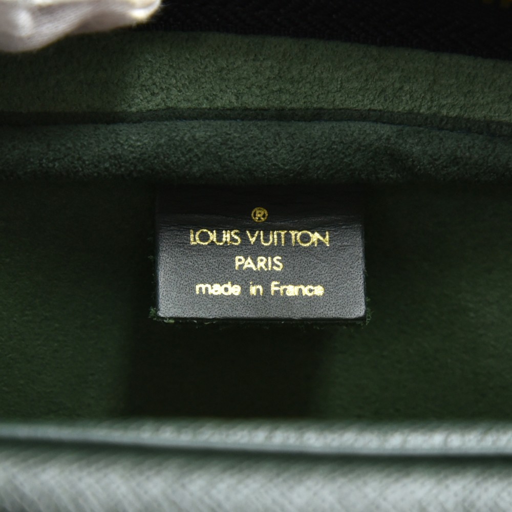 Pre-Loved Louis Vuitton Kendall in Dark Green Taiga. Gol…