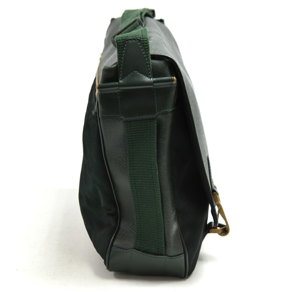 Louis Vuitton Dark Green Ardoise Taiga Leather Beloukha Messenger Bag 863045