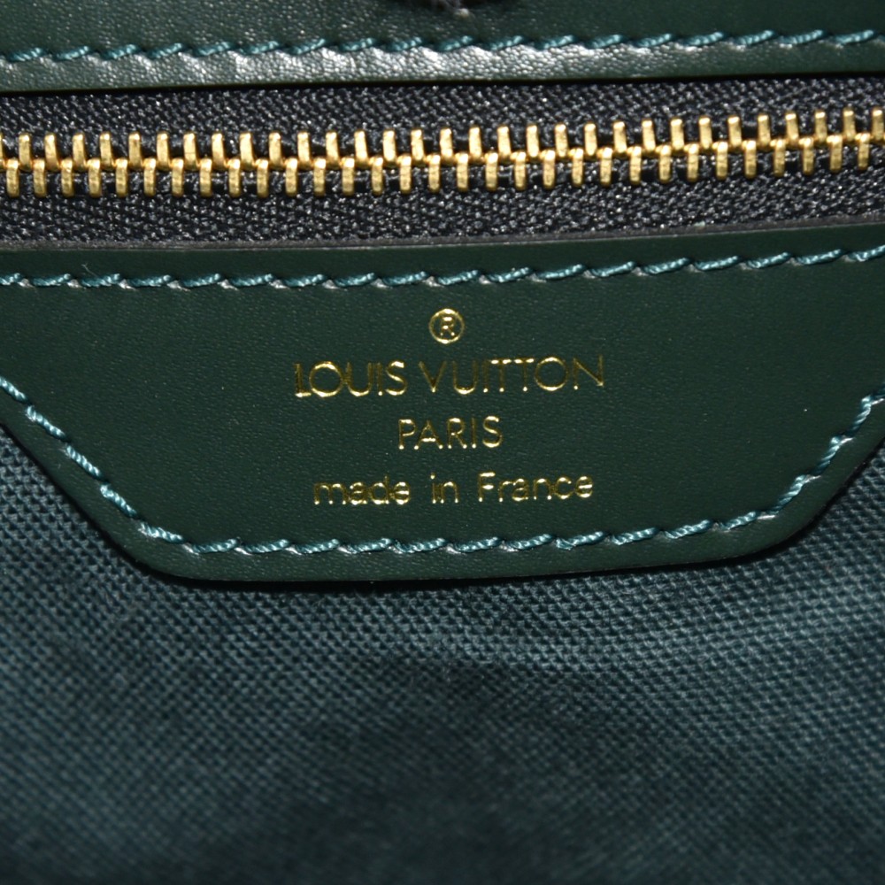 Louis Vuitton Green Taiga Dersou Dark green Leather ref.502071