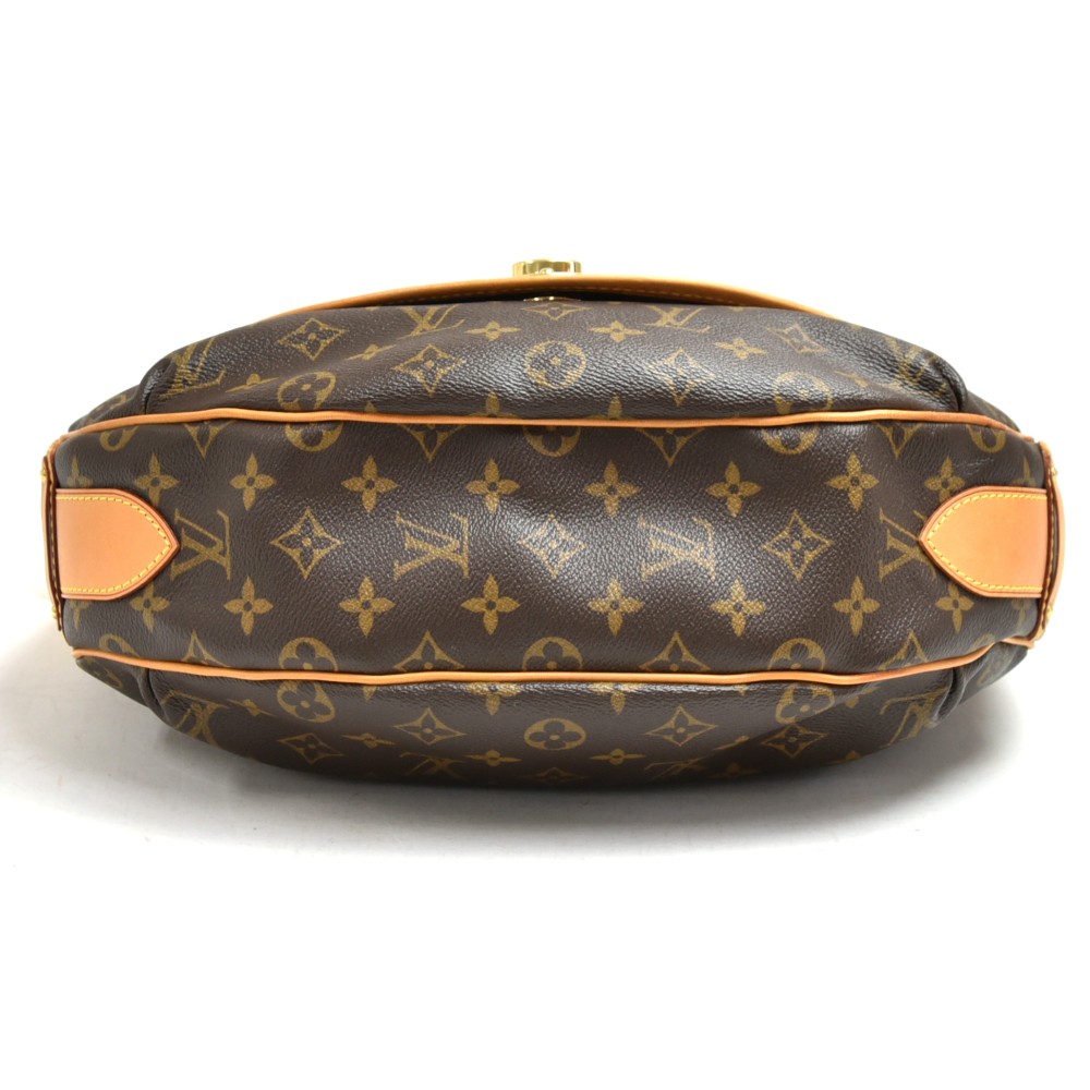 Louis Vuitton Tulum GM Monogram Canvas Shoulder Bag for Sale in Scottsdale,  AZ - OfferUp
