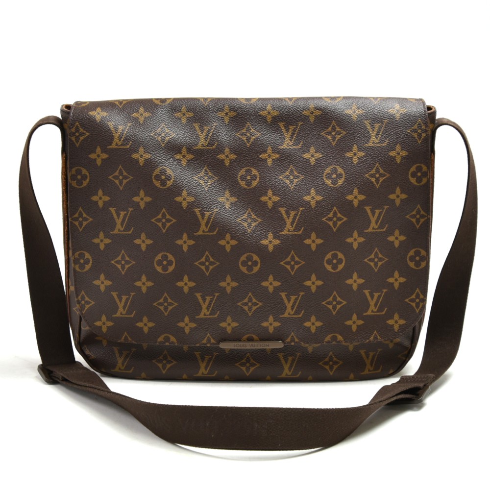 Used Louis Vuitton district pm crossbody / X-LARGE - LEATHER