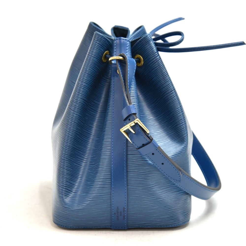 Petit noé trunk leather handbag Louis Vuitton Blue in Leather