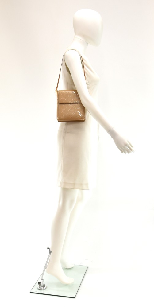 Louis Vuitton, Bags, Louis Vuitton Mott Beige Vernis Leather Shoulder Bag