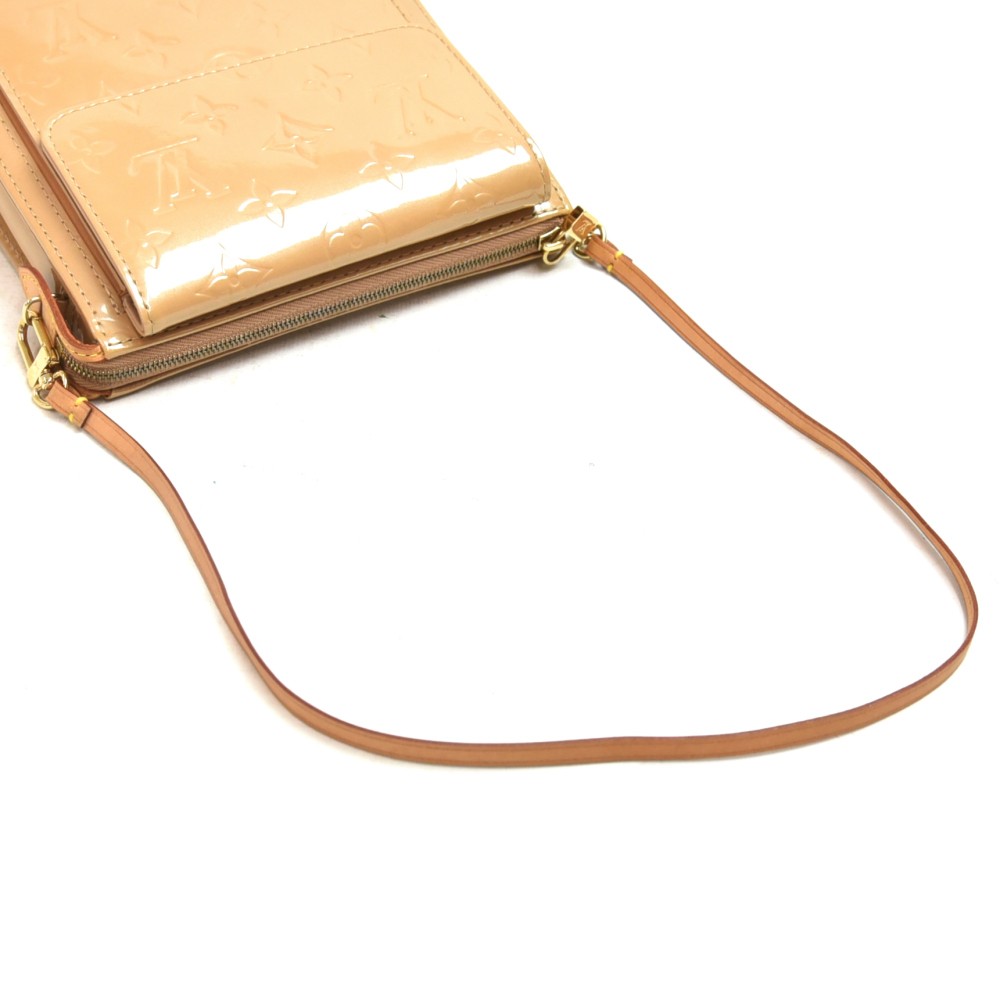 Mott patent leather handbag Louis Vuitton Beige in Patent leather - 20490876