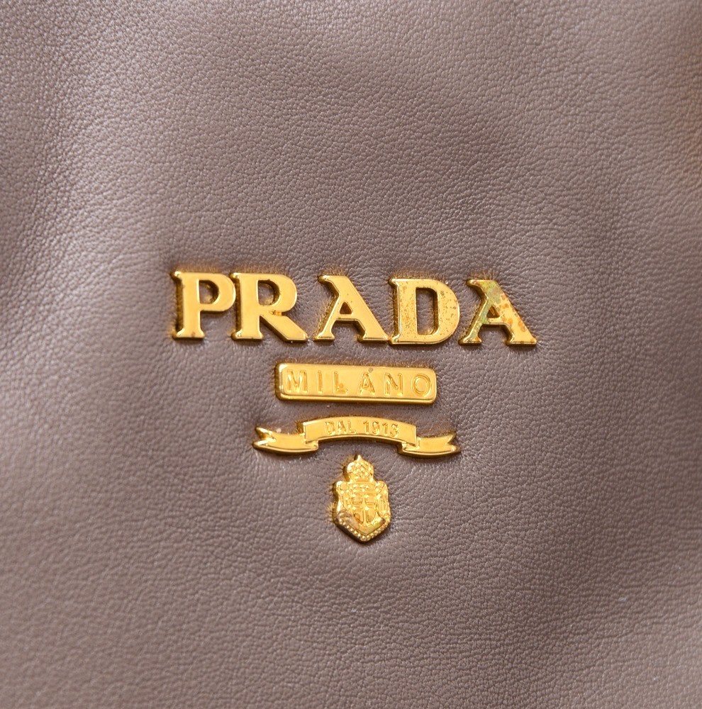 Prada – Soft Calfskin Black Leather Chain Tote Bag – Queen Station