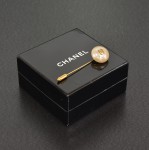 Chanel pearl Brooch Pin CC logo in gold tone X709